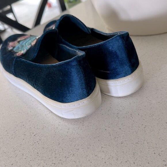 Dirty Laundry Slip Ons Loafers Blue Velvety Floral 9/40 Artsy Colorful Fun - Picture 5 of 13